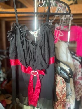 Vintage Y2K Romantic Black & Red Satin-Trim Chemise with Heart Accent